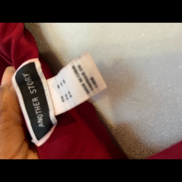 Sexy burgundy dress size medium V-neck - Picture 3 of 9